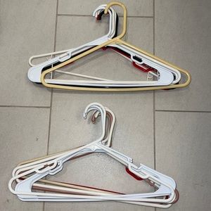 Plastic hangers - assorted colors